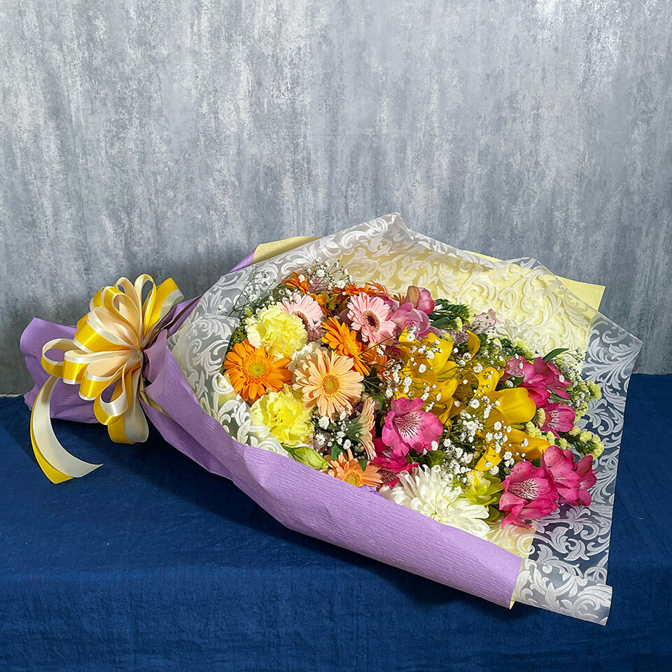 ミックスカラー 季節のお花で花束｜広島花屋オンラインショップ花将
