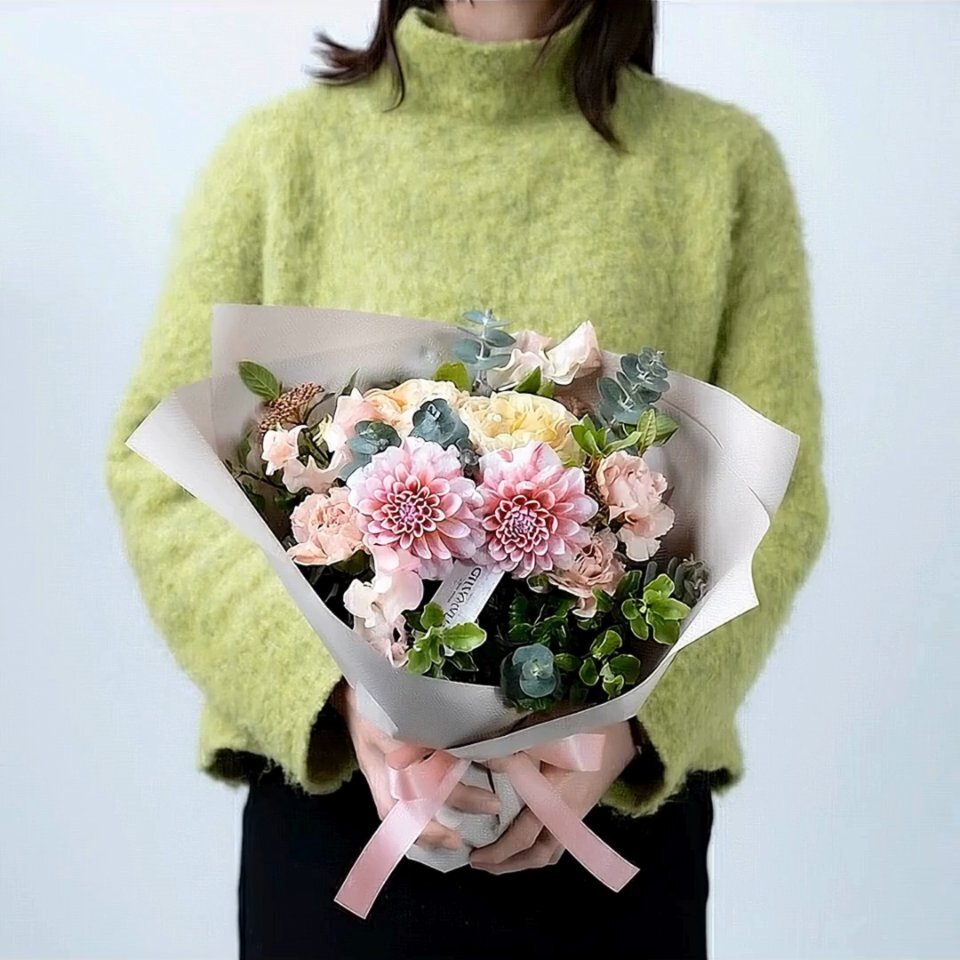 季節のお任せ くすみカラー花束｜広島花屋オンラインショップ花将