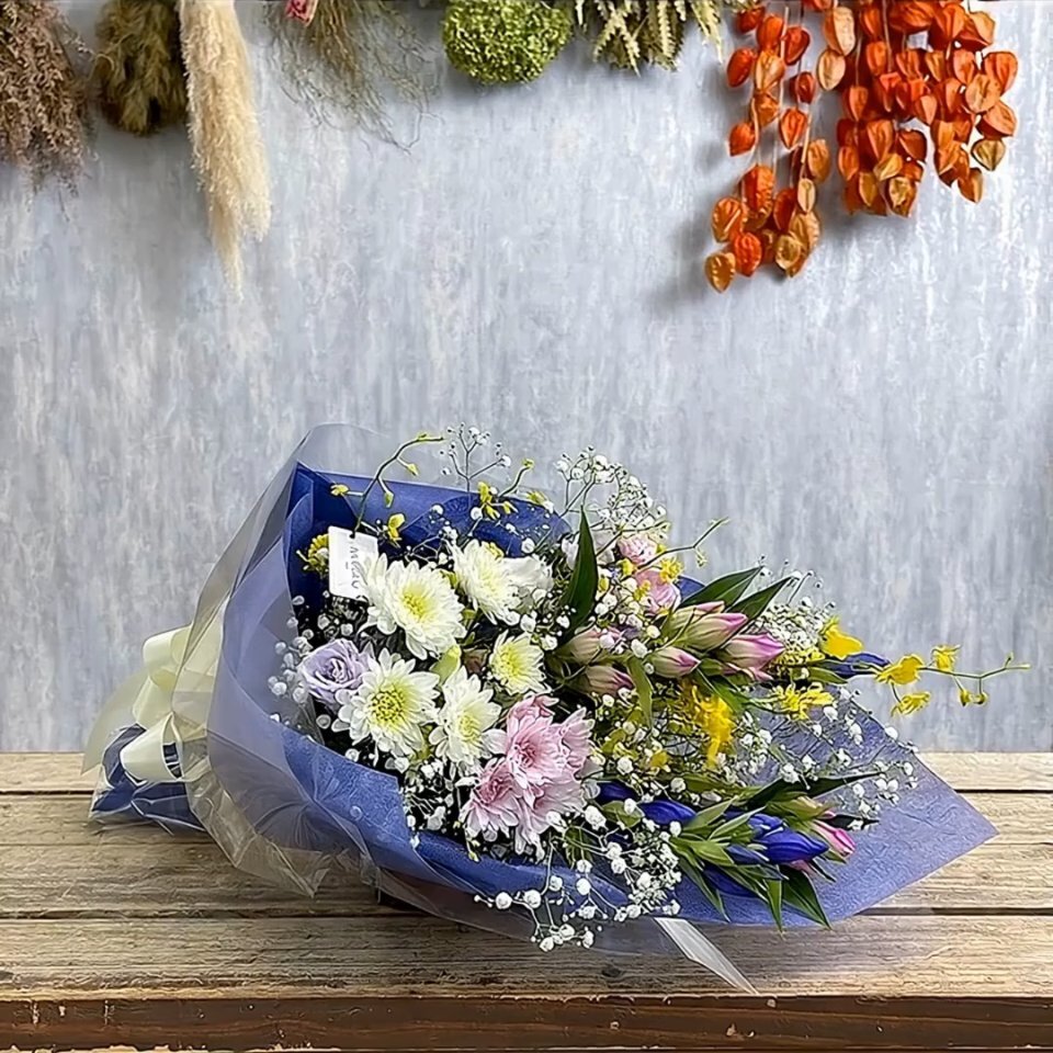 おまかせヘリクリサム５本花束 お供え用季節の花おまかせ花束｜広島花屋オンラインショップ花将